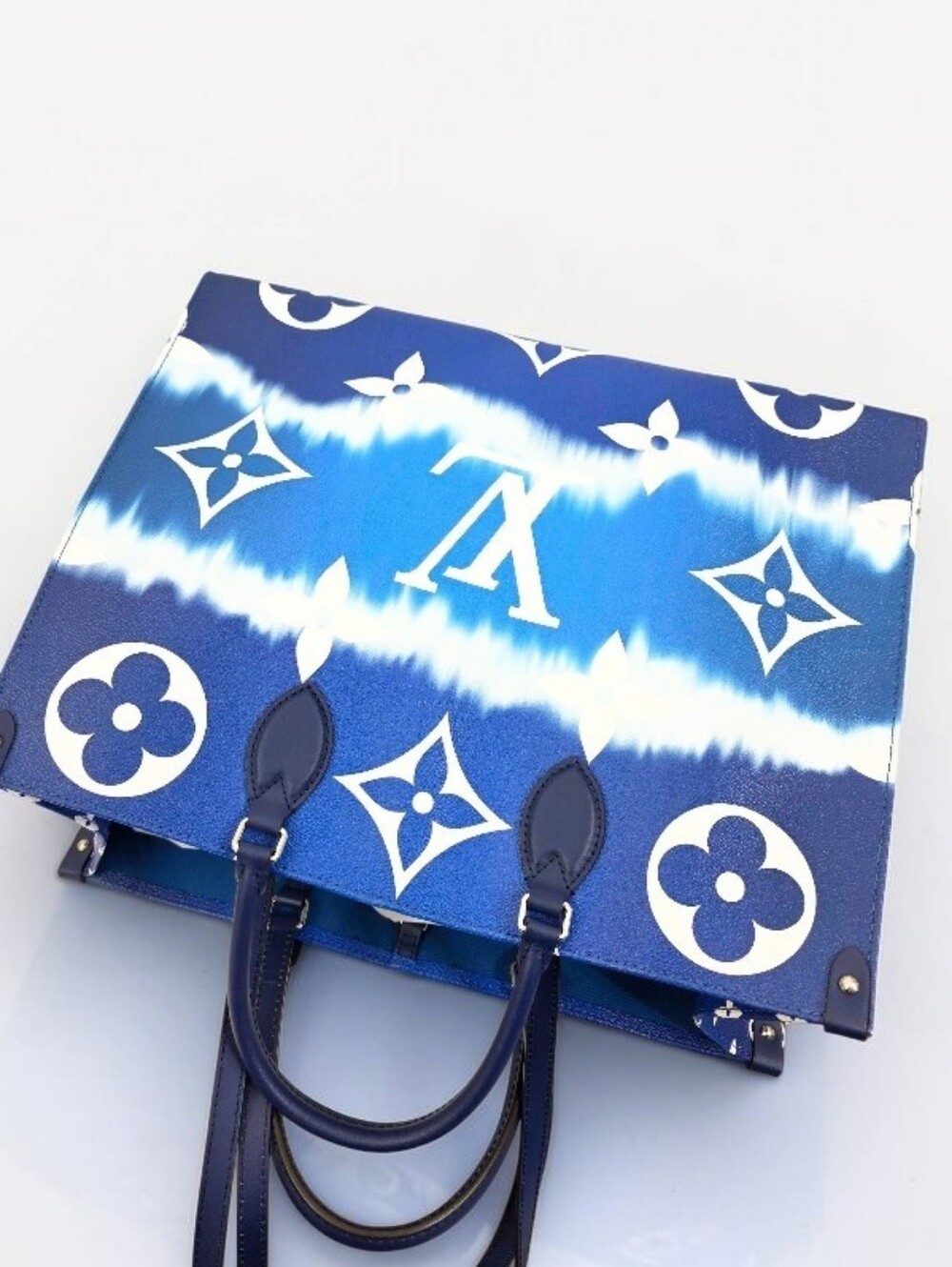 Louis Vuitton Onthego GM Escale Bleu Limited Edition Tote Shoulder Bag - Picture 12 of 16